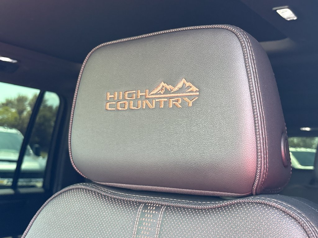 Used 2026 Chevrolet Suburban High Country AWD/4WD image 51