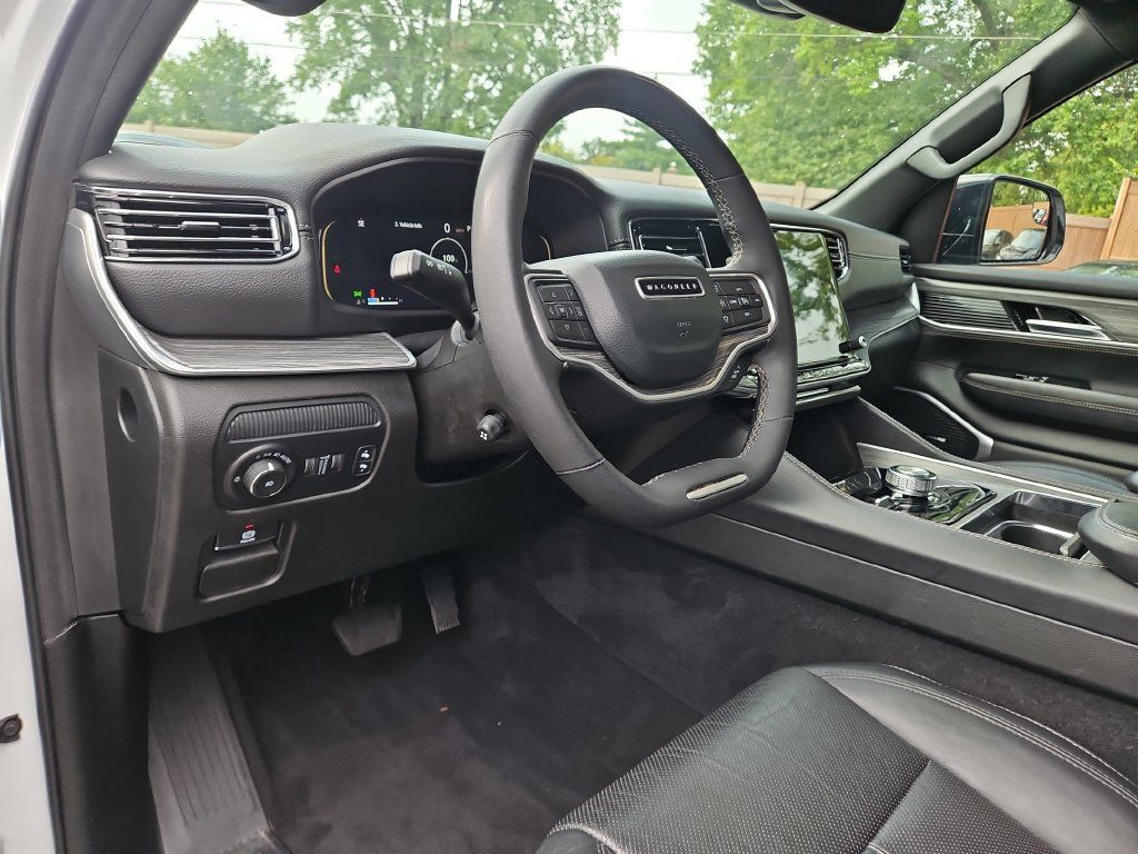 Used 2024 Jeep Wagoneer Series II w/ Flexible Seating Group AWD/4WD image 21