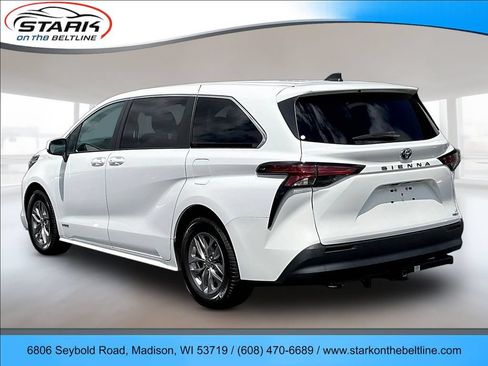 Used 2021 Toyota Sienna LE FWD image 4
