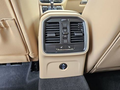 Certified 2025 Porsche Macan AWD/4WD image 28