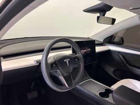 Used 2023 Tesla Model Y Long Range image 4