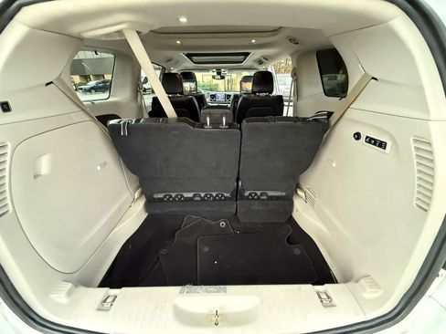 Used 2018 Chrysler Pacifica Limited image 15