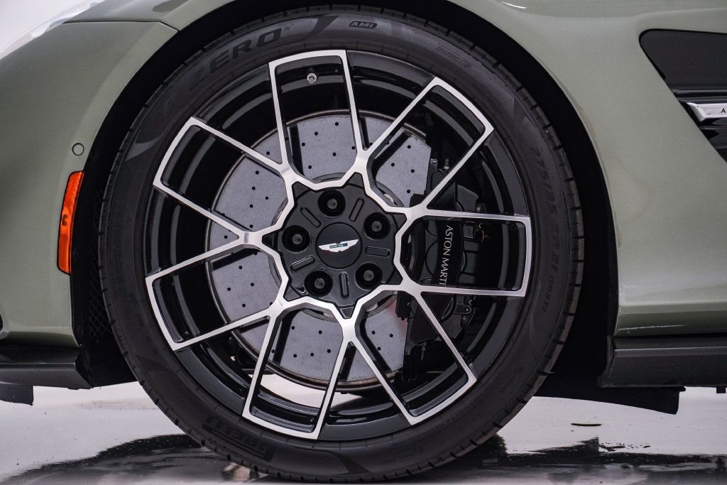 Used 2026 Aston Martin Vanquish Convertible RWD image 17