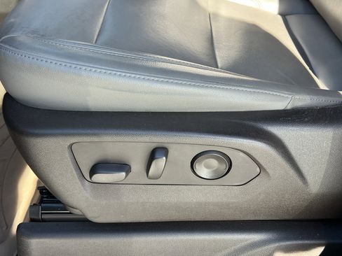 Used 2021 Chevrolet Tahoe LT w/ LT Signature Package image 26