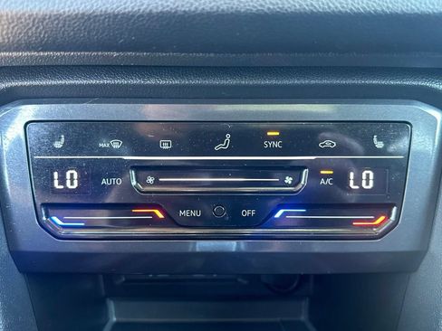 Used 2023 Volkswagen Tiguan SE w/ Panoramic Sunroof Package FWD image 22