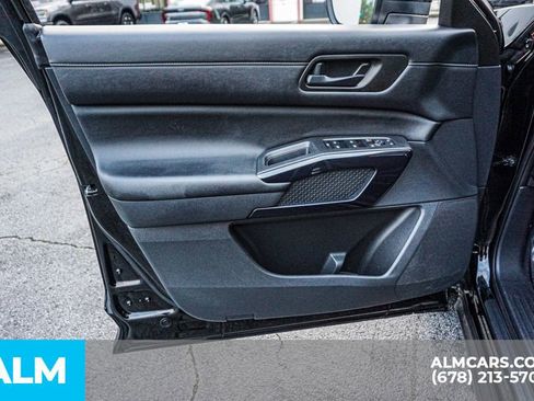 Used 2025 Nissan Pathfinder SV image 47