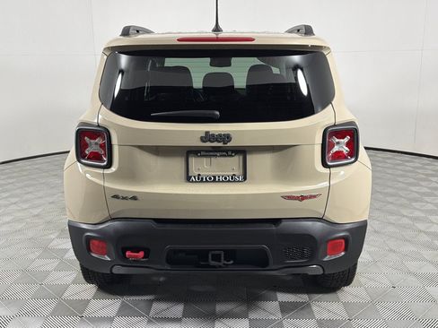 Used 2016 Jeep Renegade Trailhawk w/ Premium Trailhawk Package AWD/4WD image 6