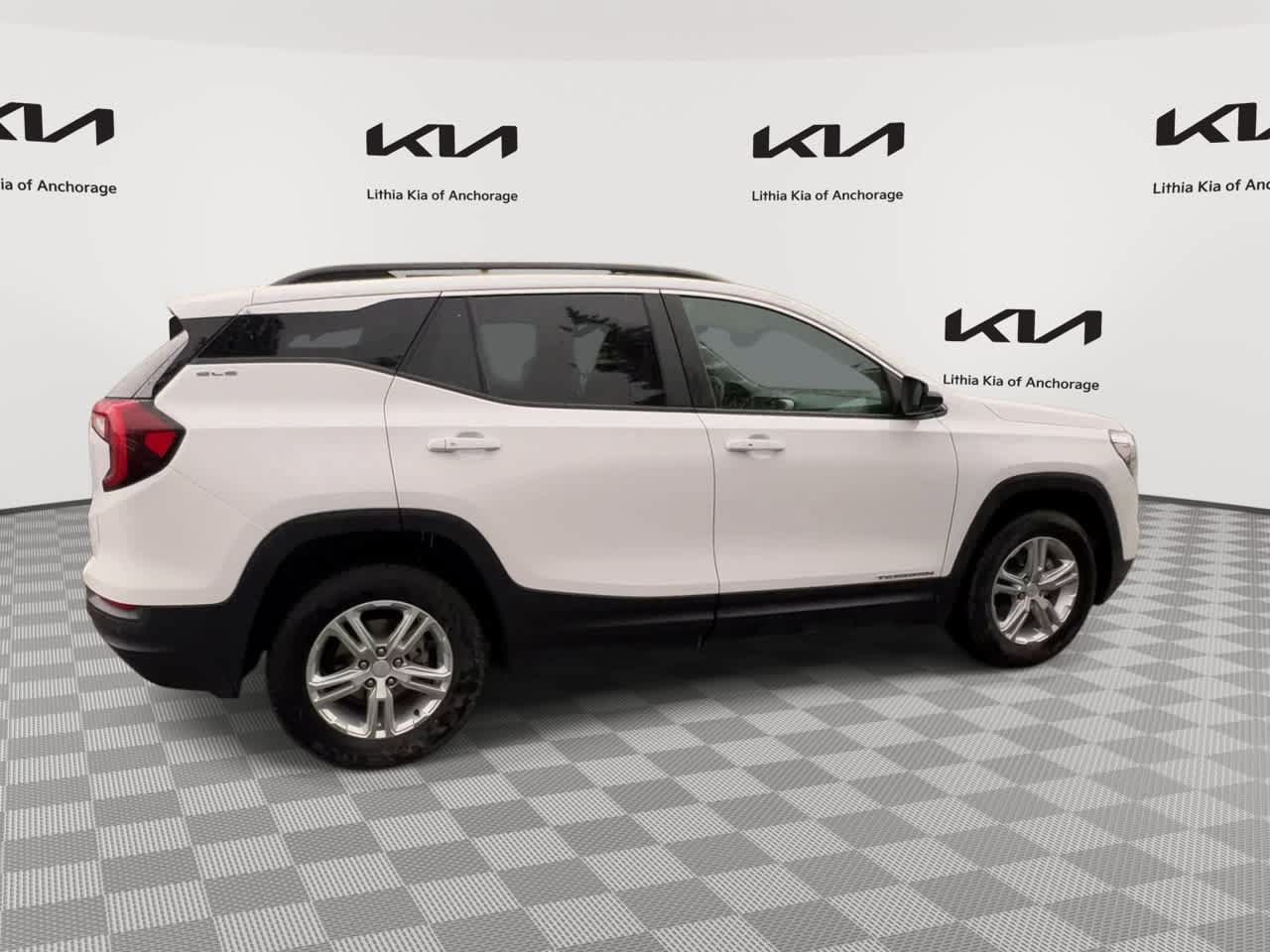 Used 2023 GMC Terrain SLE w/ Driver Convenience Package AWD/4WD image 8