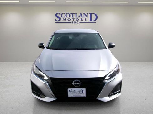 Used 2024 Nissan Altima 2.5 SV FWD image 3