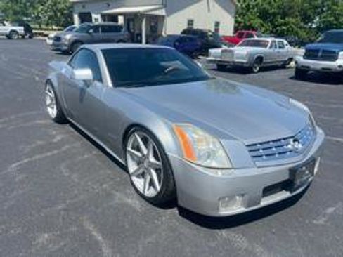 Used 2006 Cadillac XLR RWD image 3