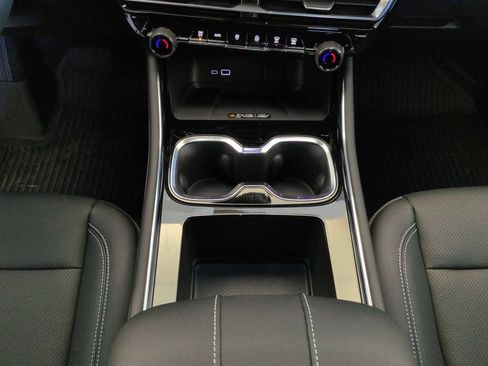 Used 2026 Chevrolet Traverse LT w/ LPO, Floor Liner Package AWD/4WD image 13