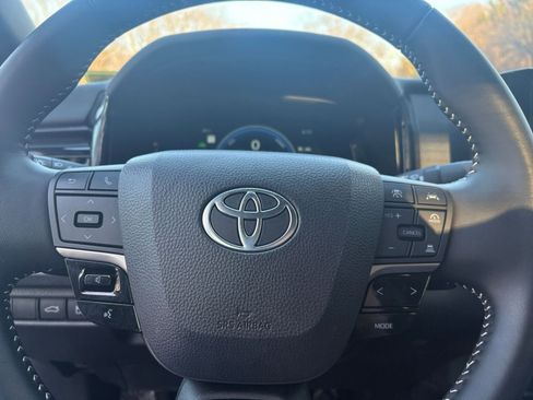 Used 2025 Toyota Camry SE image 24