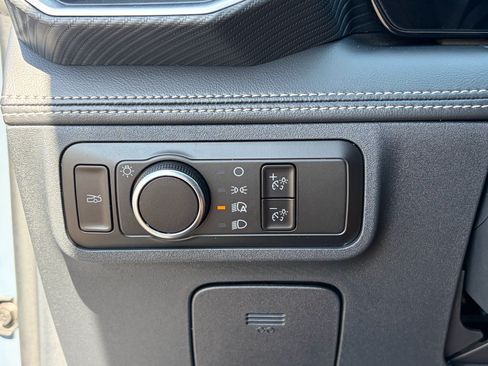 Used 2025 Ford Mustang Premium RWD image 28