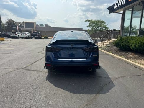 Used 2023 Nissan Altima 2.5 SR w/ SR Premium Package FWD image 4