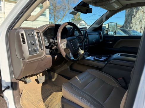 Used 2019 GMC Sierra 2500 Denali w/ Duramax Plus Package image 5