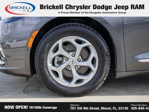 Used 2022 Chrysler Pacifica Limited image 32