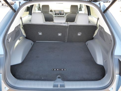 Certified 2025 Hyundai Ioniq 5 SEL image 18