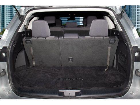 Used 2020 Toyota Highlander L image 13