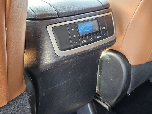 Used 2017 Toyota Highlander Limited w/ Carpet Mat Package image 14