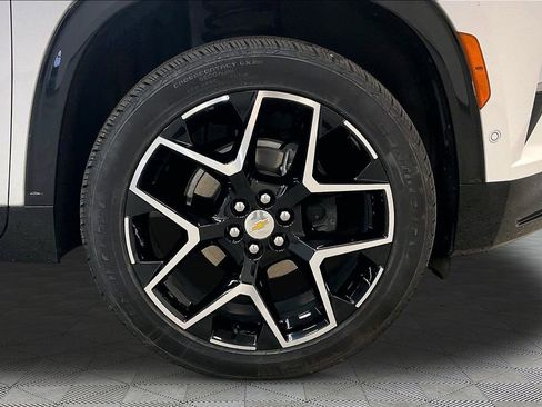 Used 2025 Chevrolet Traverse High Country w/ LPO, Floor Liner Package AWD/4WD image 34