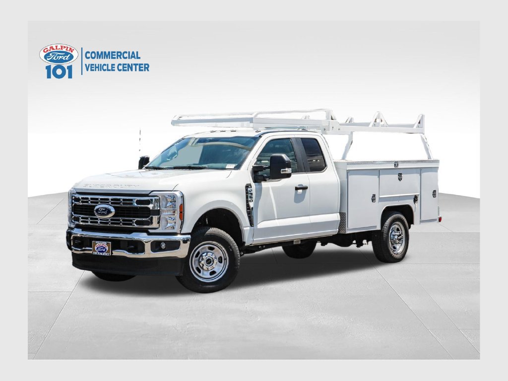 New 2025 Ford F350 XL w/ XL Chrome Package AWD/4WD 360° Tour