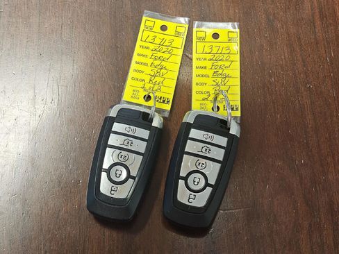 Used 2020 Ford Edge Titanium image 33