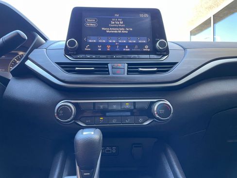 Used 2025 Nissan Altima 2.5 SV image 17