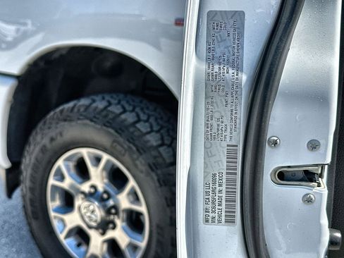 Used 2024 RAM 2500 Laramie AWD/4WD image 33