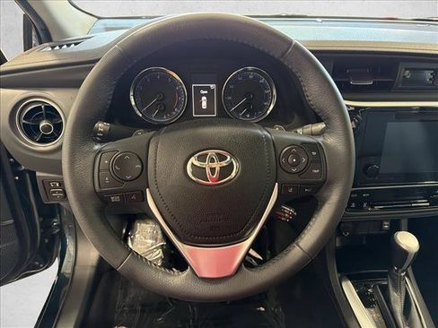 Used 2018 Toyota Corolla SE w/ SE Premium Package FWD image 14