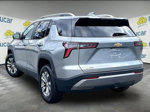 Used 2025 Chevrolet Equinox LT w/ Convenience Package II image 2