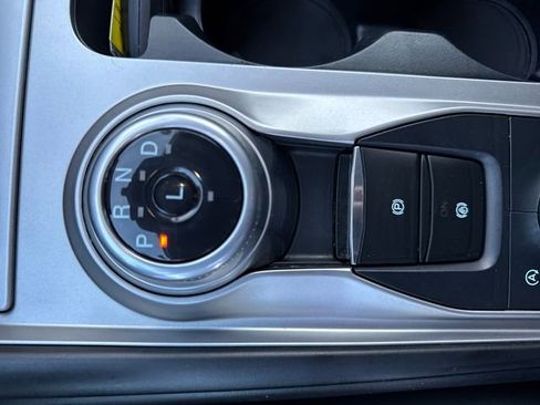 Used 2021 Ford Explorer XLT image 24