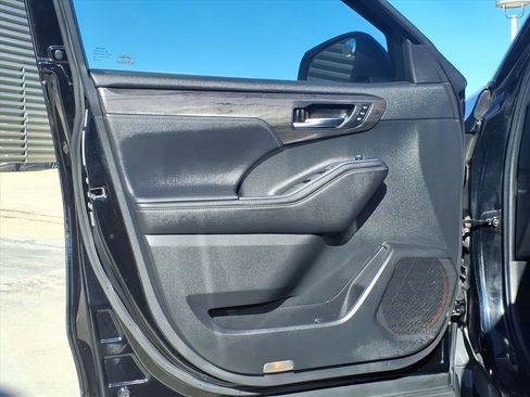 Used 2020 Toyota Highlander Limited image 20