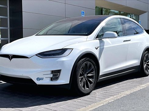 Used 2018 Tesla Model X 75D image 1
