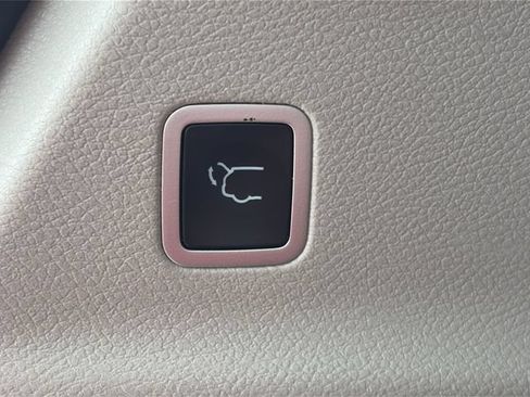 Used 2023 Chrysler Voyager LX FWD image 44