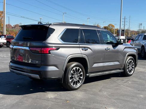 Used 2023 Toyota Sequoia Limited image 3