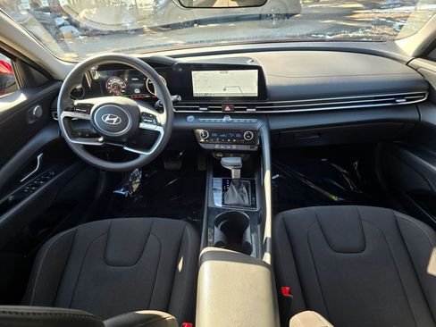 Used 2024 Hyundai Elantra Blue image 33