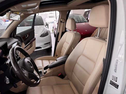 Used 2015 Mercedes-Benz GLK 350 4MATIC image 9