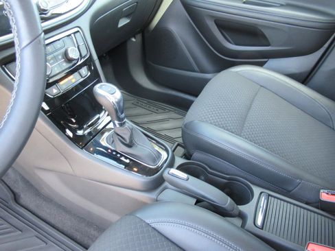 Used 2022 Buick Encore Preferred w/ Safety Package AWD/4WD image 16