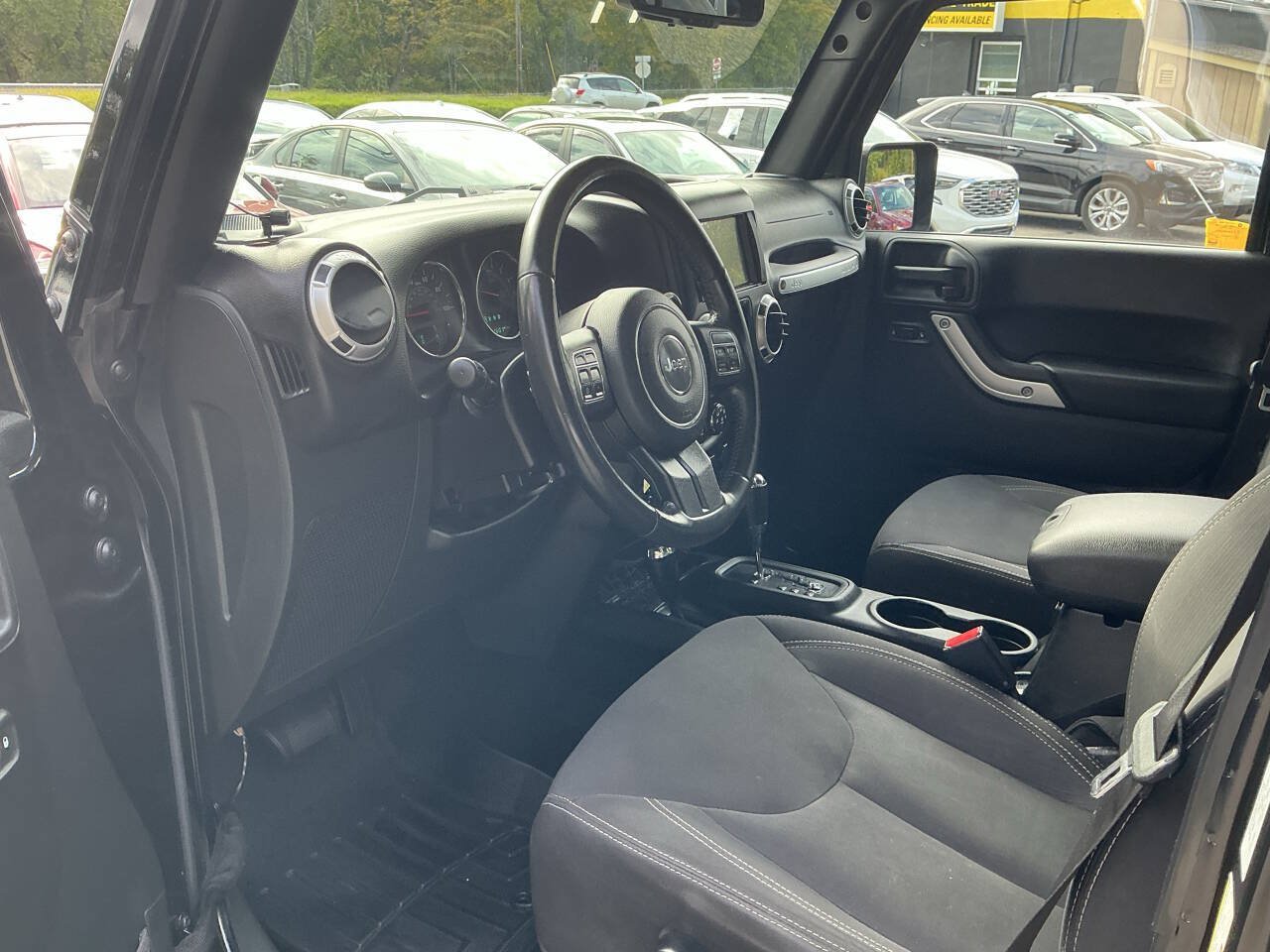 Used 2016 Jeep Wrangler Unlimited Sahara w/ Connectivity Group AWD/4WD image 22