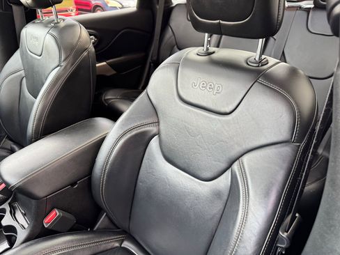 Used 2017 Jeep Cherokee Limited image 19