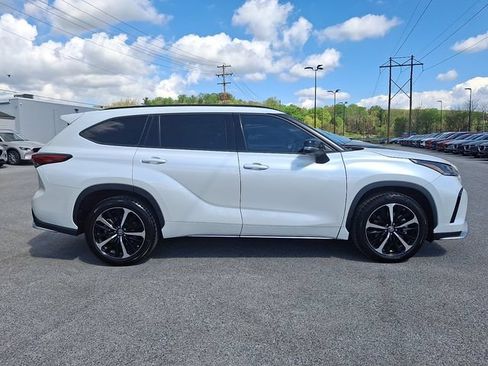 Used 2022 Toyota Highlander XSE FWD image 9