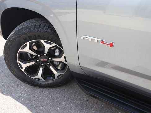 Used 2025 GMC Yukon AT4 AWD/4WD image 3