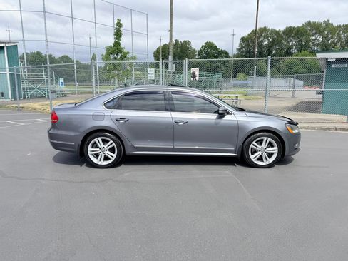Used 2014 Volkswagen Passat TDI SEL Premium FWD image 6