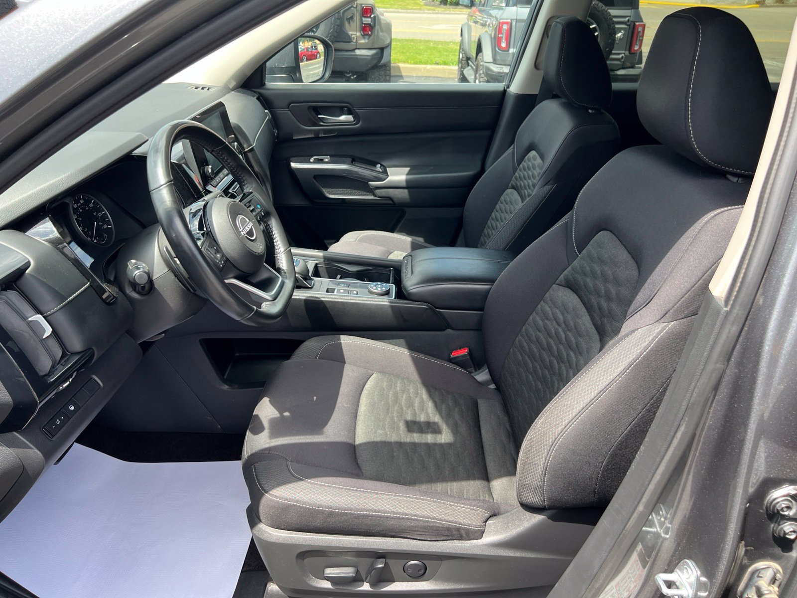 Used 2022 Nissan Pathfinder SV AWD/4WD image 29