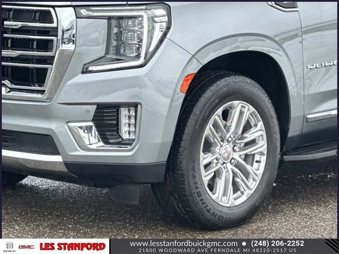 Used 2024 GMC Yukon XL SLT w/ SLT Premium Package image 9