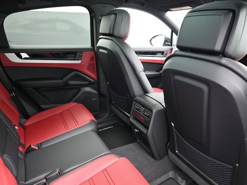 Used 2026 Porsche Cayenne Coupe AWD/4WD image 7