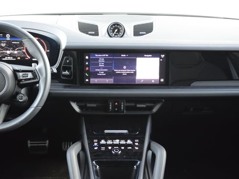 Certified 2026 Porsche Cayenne GTS AWD/4WD image 19