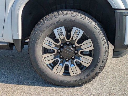 New 2025 GMC Sierra 2500 Denali w/ Denali Reserve Package image 13