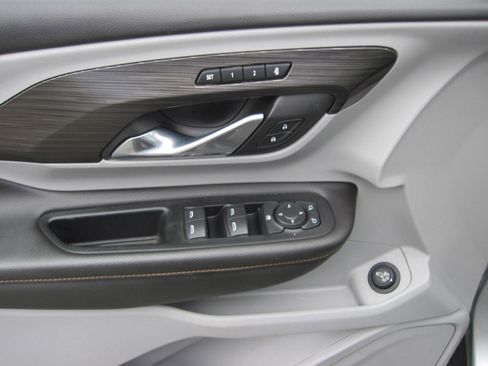 Used 2020 GMC Terrain SLT w/ Preferred Package image 12