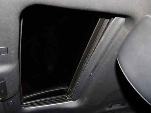 Used 2023 Toyota Highlander L image 15